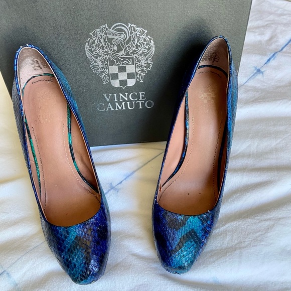 Vince Camuto snake skin heel - Picture 3 of 7
